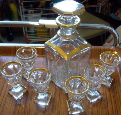 Ensemble de 6 verres à liqueur et un flacon...
