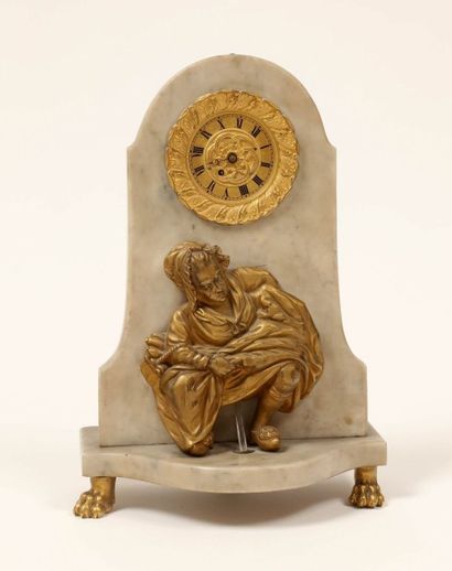 Petite pendule dite «à la Pisseuse»
Marbre...