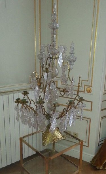 Paire de vastes candélabres à neuf feux....