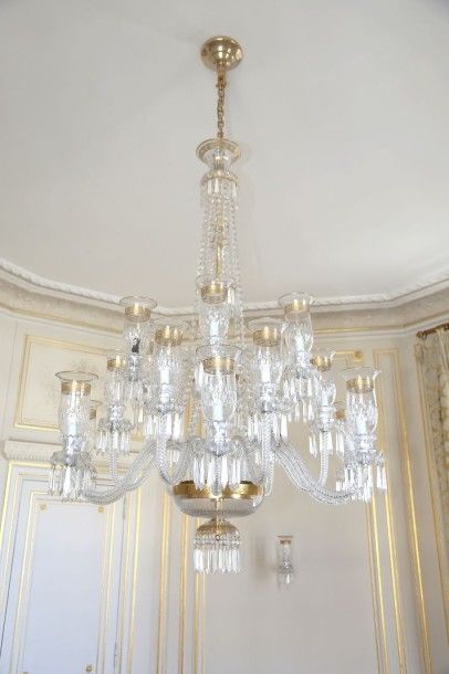 Grand lustre Saint Louis en cristal blanc...