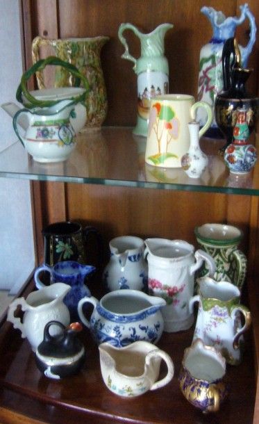 Collection de 50 petits pots à crème ou petits...