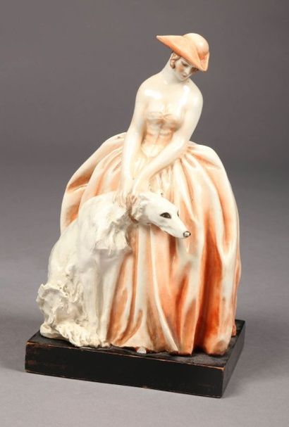 Statuette en faïence polychrome.
Base de...