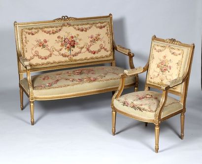 Suite de quatre fauteuils et un canapé en...