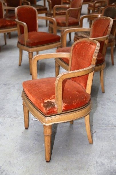 Six fauteuils du même modèle à dossier gondole...