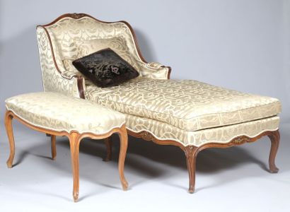 Lit de repos dit duchesse en bateau. Noyer...
