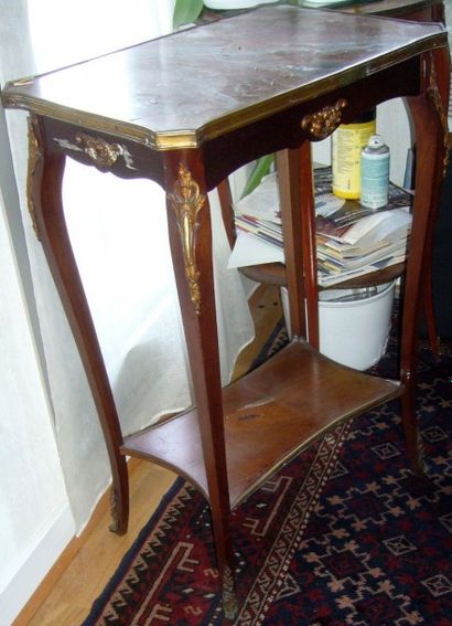 Petite table de salon de milieu en placage...