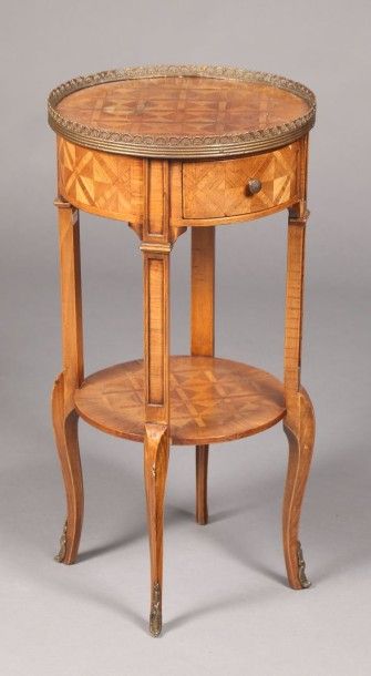 Petite table de milieu de salon en bois clair...