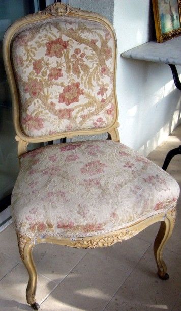 Non présenté
Deux chaises de style Louis...