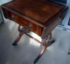 Non présenté
Petite table basse en acajou...
