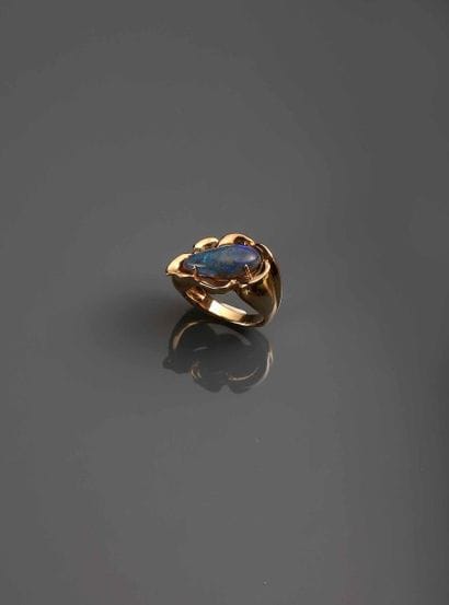 Bague en or jaune 18K (750°/00) à motif de...