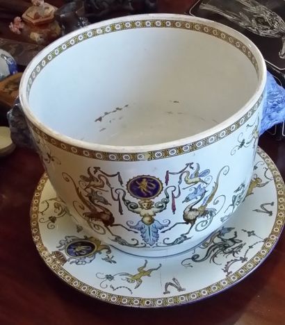 Cache-pot et son dessous en faïence de Gien...