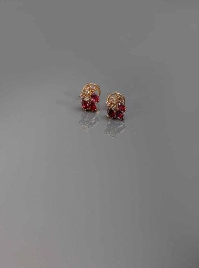 Paire de boucles d'oreilles en or jaune 18K...