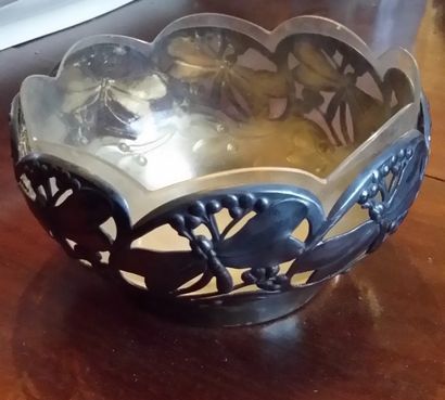 Coupe en métal argenté dans le goût Art Nouveau...
