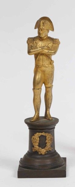Statuette en bronze doré.
Napoléon en frac...