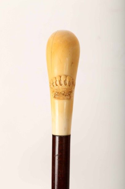 Canne de Dandy en bois d'acajou irisé.
Pommeau...