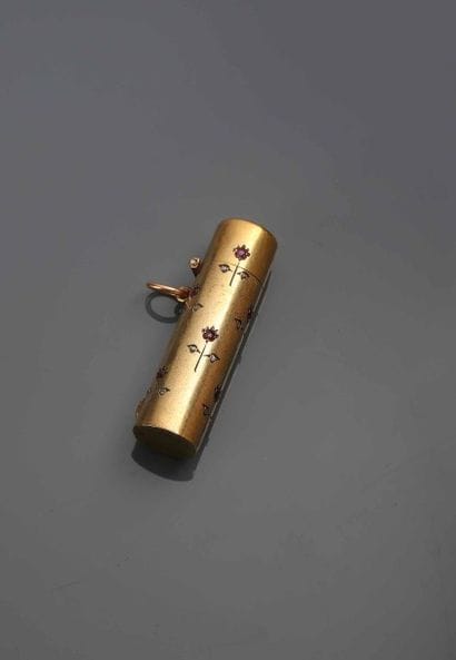 Etui à rouge à lèvres en or jaune 18K (750°/00)...
