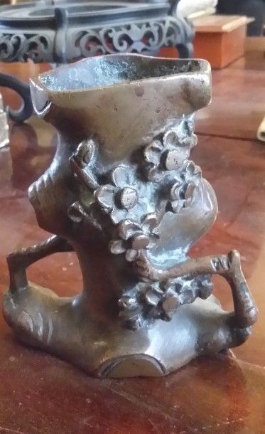 Soliflore en bronze, les branchages formant...