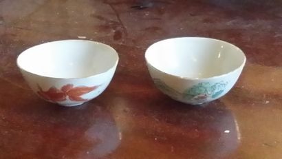 Deux porte-pinceaux miniatures en porcelaine...