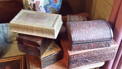 Ensemble de boîtes en bois, cuir, galuchat,...