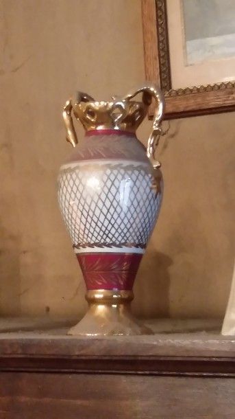 Paire de soliflores en porcelaine de Limoges,...