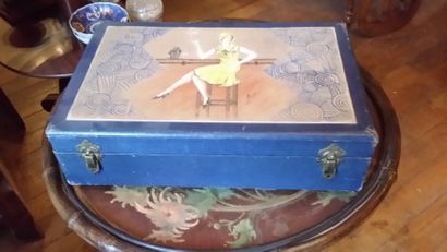 Boîte à jeu compartimentée à décor d'une...