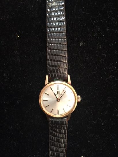 OMEGA
Petite montre bracelet de femme, ronde,...