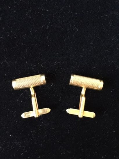 Paire de boutons de manchettes en or jaune...