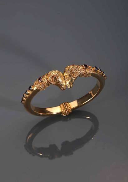LALAOUNIS

Bracelet rigide ouvrant en or...