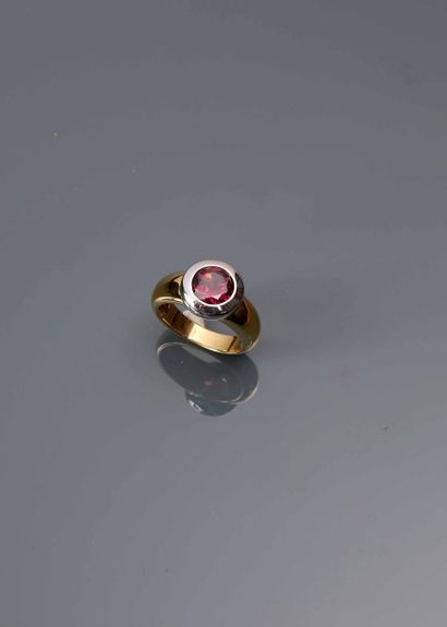 CRISO

Bague en or deux tons 18K (750°/00)...