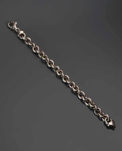Bracelet en argent à maillons ronds. Fermoir...