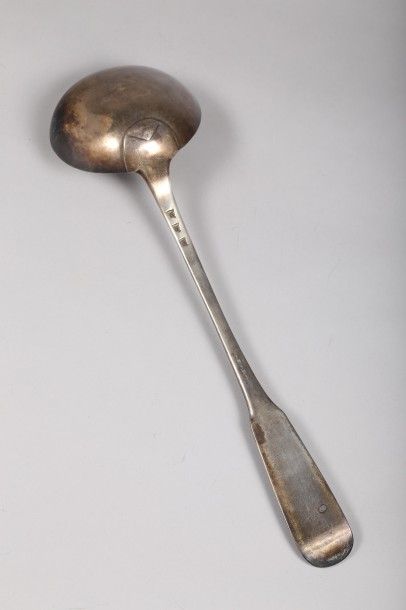 Louche en argent uniplat, poinçons de Maître...