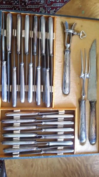 Partie de ménagère en métal argenté, modèle...
