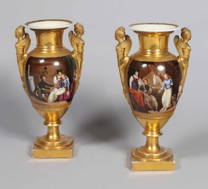 Paire de vases balustre à anses surélevées...