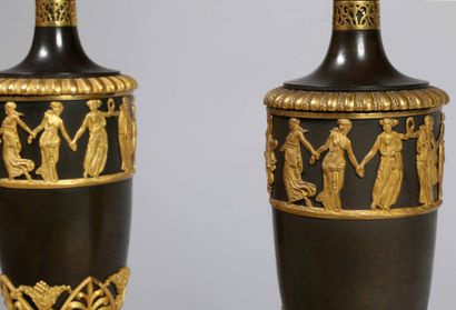 Paire de pot-pourris en bronze à patine brune...
