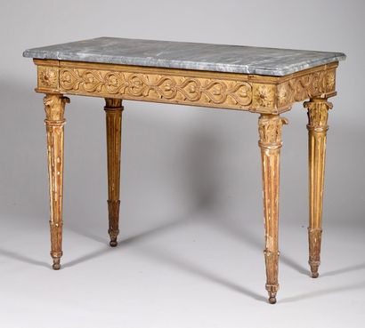 Petite console rectangulaire en bois sculpté...