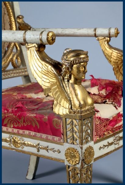 Rare fauteuil d'apparat aux chimères ailées...