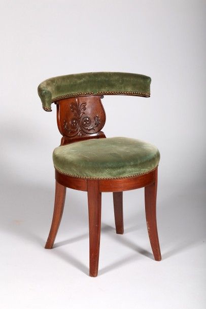 * Fauteuil de cabinet en acajou et placage...