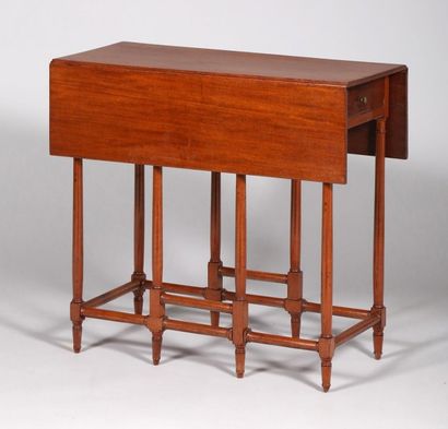 *Petite table à volets dite 