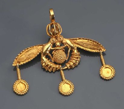 Pendentif double abeille crétoise en or jaune...