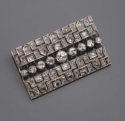 Broche rectangulaire en or blanc 18K (750°/00)...
