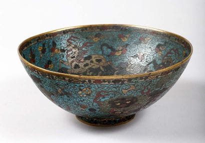 Coupe en bronze et émaux polychromes sur...