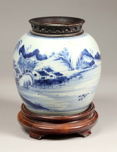 Pot à gingembre de forme globulaire en porcelaine...