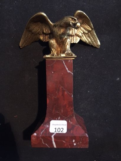 Porte-montre, Aigle en bronze doré sur une...