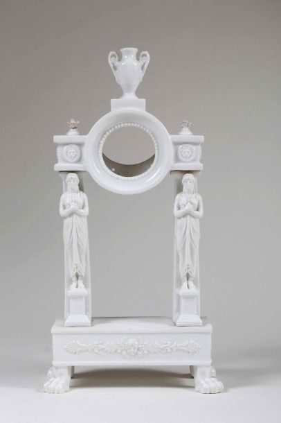 Pendule portique néo-classique à caryatides...