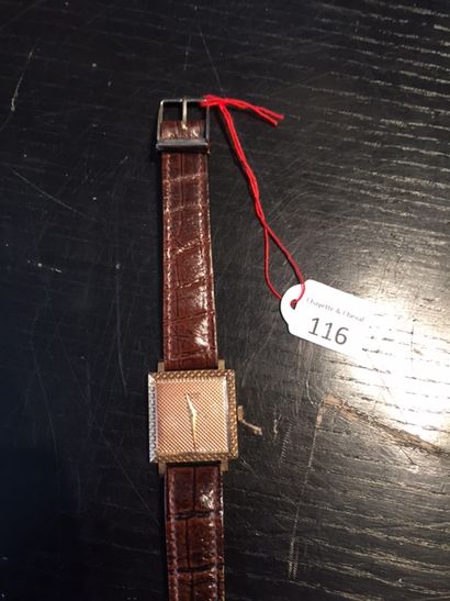 CHOPARD
Montre carrée signée sur le cadran...
