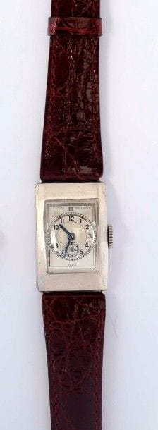 ECOLE HORLOGERIE PARIS

Montre rectangulaire...