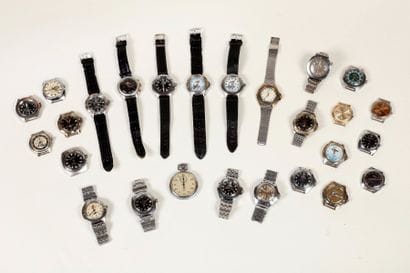 Une collection de vingt-six montres-bracelets,...