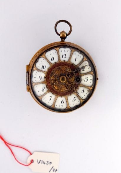 Montre à verge dite ‘oignon' en laiton doré,...