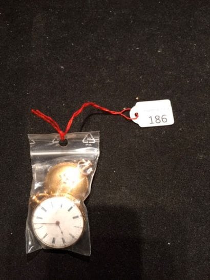 Deux montres à cylindre en or dont une signée...