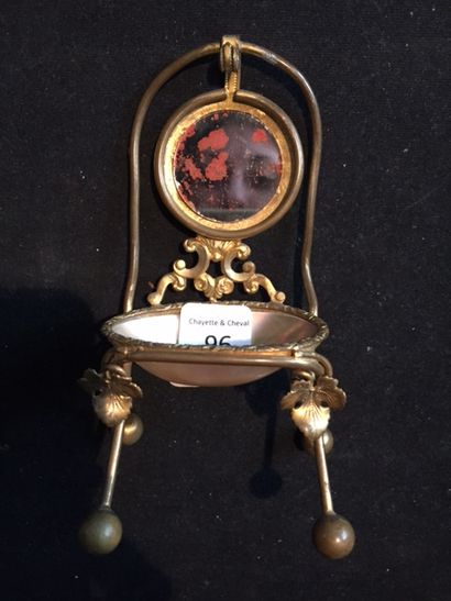 Porte montre et vide-poche en forme de chaise,...